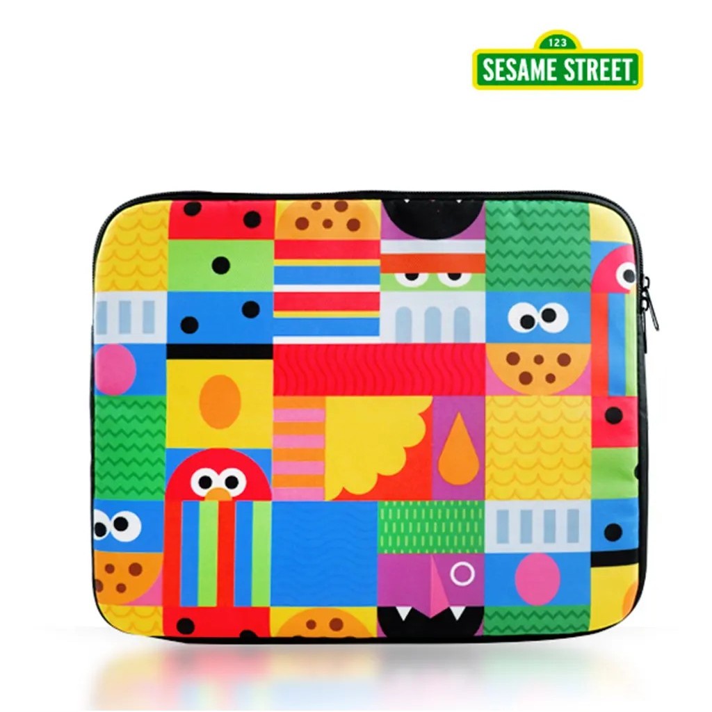 Bundanjai (หนังสือ) SST6-กระเป๋าแท็บเล็ต : Sesame Street-6A Tablet Bag (SST6A TLB-15BK29H) W29xH23.5
