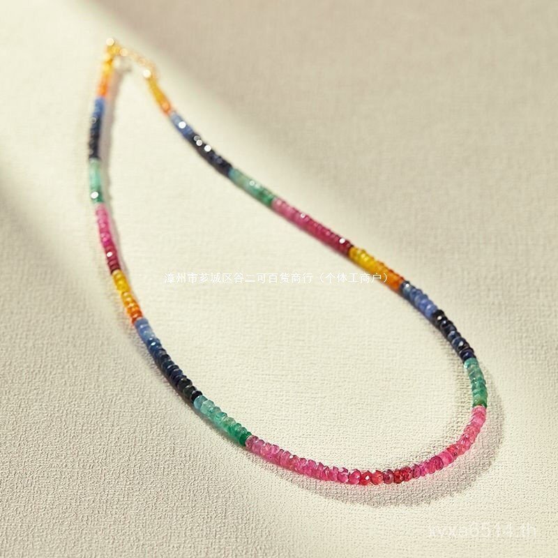 สร้อยคอทัวร์มาลีนสายรุ้งพร้อมชิ้นชาเลดอน มีสีสันสวยงาม สร้อยคอนี้ได้รับความนิยมจากอินฟลูเอนเซอร์และเ