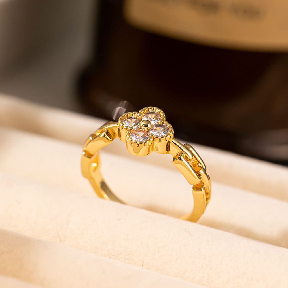 แหวนใบโคลเวอร์สี่ใบ สไตล์หรูหรา พร้อมจิวelry zircon สำหรับสวมใส่ง่ายๆ ตลอดเวลา