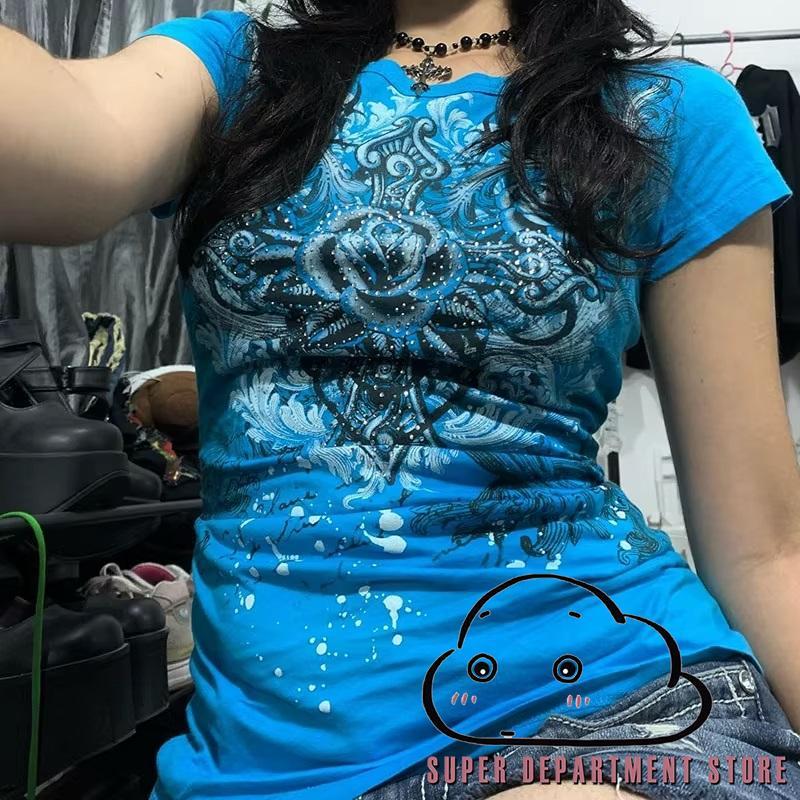 เสื้อยืดแขนสั้นสตรีทแวร์สำหรับฤดูร้อน พิมพ์รอบคอกับสไตล์โกธิคย้อนยุค