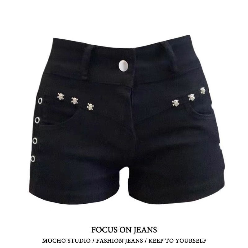 กางเกงขาสั้น_denim_slim_fit_สีดำ_มีลาย_skull และrivets_y2k_style_RYE8