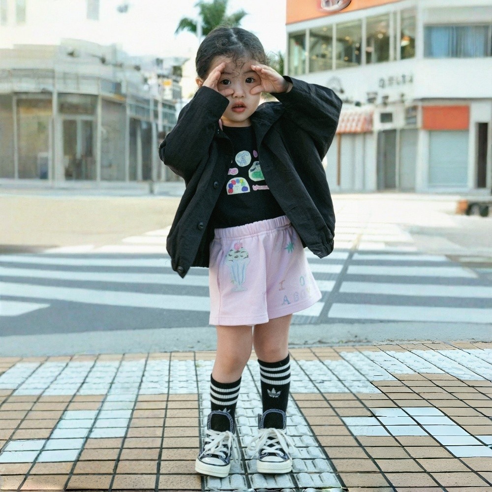 Theioioio เสื้อกล้ามเด็ก เสื้อแขนกุด ผ้าคอตตอนพรีเมี่ยม ลายกราฟิกศิลปะ สีดำชมพู 2-6Y TLA70112