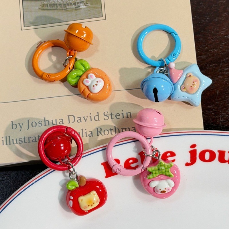 การ์ตูนสัตว์ที่มีสีสันผลไม้ระฆังพวงกุญแจจี้กับหวานกระเป๋าถือแขวนตกแต่งที่สําคัญเสน่ห์สําหรับเพื่อนที่ดีที่สุดของขวัญเล็กๆน้อยๆ