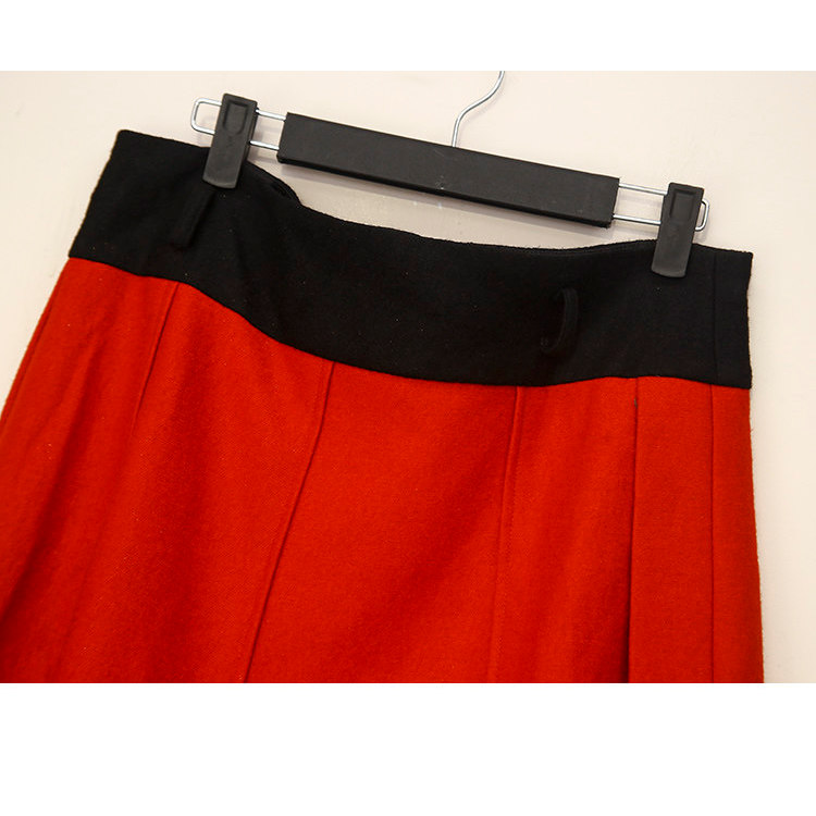 กระโปรงแดง รุ่นฤดูใบไม้ผลิและฤดูใบไม้ร่วงถอดชุดรอแบรนด์กระโปรงทรงเอทำด้วยผ้าขนสัตว์สีแดงสวยงามและหลา