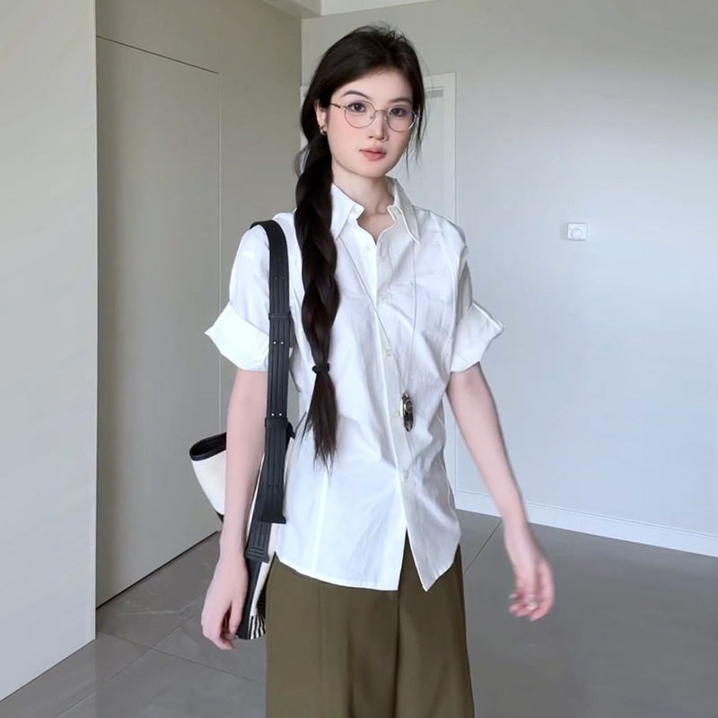 Top Slimmer ดูเสื้อคอปก Retro สไตล์ใหม่สีขาวฤดูร้อนเอวแคบ 2025 ผู้หญิงแขนสั้น All-Match Design Feeli