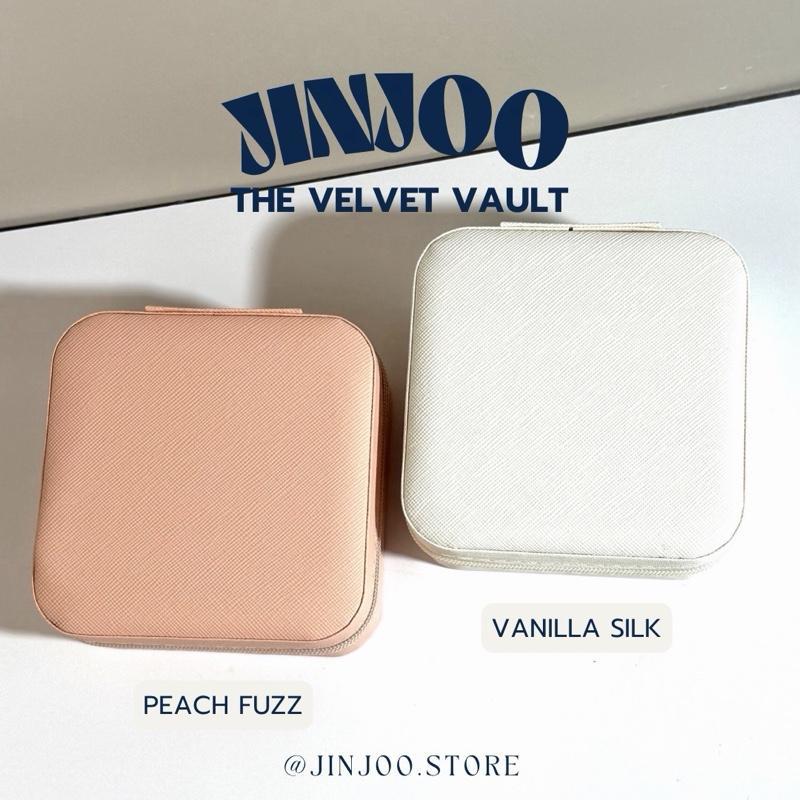 Jinjoo กล่องใส่เครื่องประดับ The Velvet Vault ทรงสี่เหลี่ยม ขนาดเล็ก น่ารัก มินิมอล สี Peach Fuzz และ Vanilla Silk