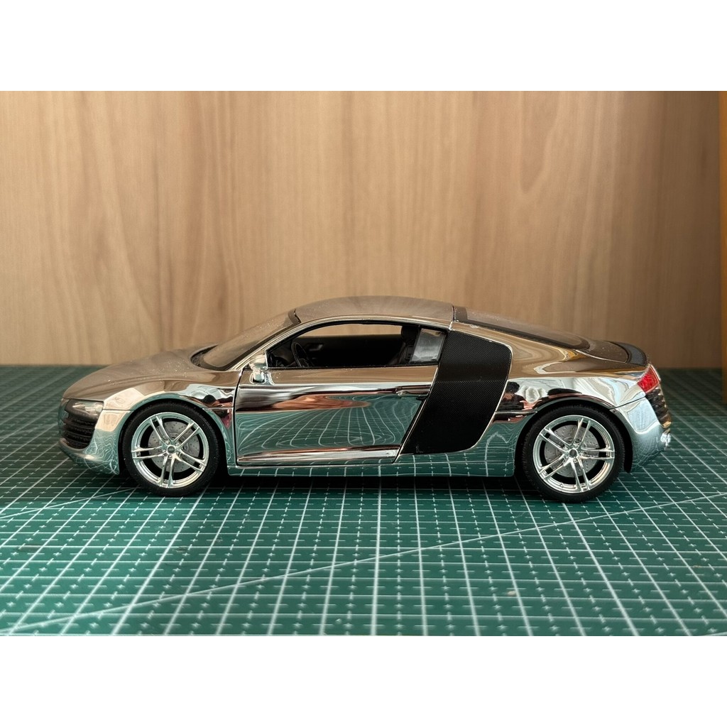 Out of Print 1: 24 Willie 100th Anniversary Edition Audi R8 Electroplating Silver Alloy Car Model Co
