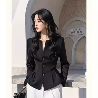 Red Berry เสื้อเชิ้ตแขนยาวสำหรับผู้หญิงในฤดูใบไม้ร่วง ดีไซน์ไหล่ตรง และมีจีบดอกไม้ที่ชายเสื้อ 99315