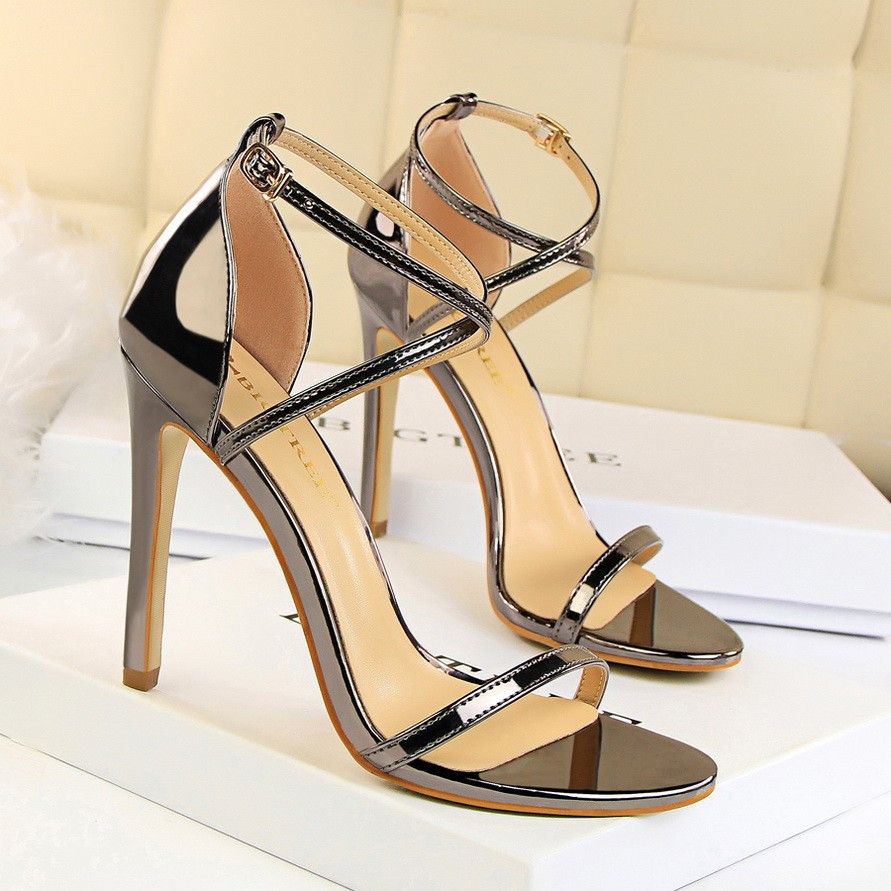 BIGTREE รองเท้าส้นสูง metallic ส่องประกาย ขนาด 8-11 ซม. เหมาะสำหรับงานแต่งงานและพิธีสำคัญ