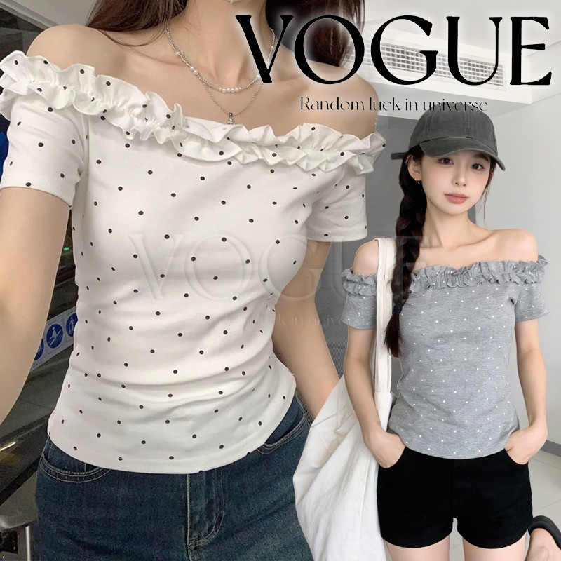 Vogue🌟พร้อมส่ง🌟 เสื้อแขนสั้น เปิดไหล่ ดีเทลแต่งระบาย ลายจุดสีพื้นขาวเทา ทรงรัดรูป (FYB51)