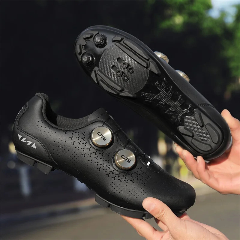 Fast Shipping รองเท้าขี่จักรยานถนนชาย Breathable ฤดูร้อน Self-Locking Cleat ลื่นจักรยานเสือภูเขารองเท้าผู้ชาย spd racing รองเท้าผ้าใบน้ําหนักเบา GQTI