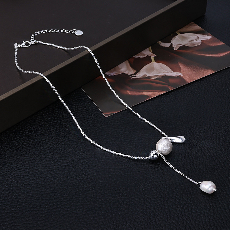 สร้อยคอเงินหักหรูหรา High-End Niche Brushed Silver Ball Pearl Flow จี้เสื้อกันหนาวสร้อยคอผู้หญิง 26.