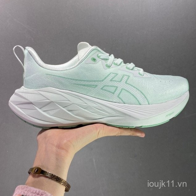 Nova blast 4 รูปแบบผู้ชายผู้หญิงกีฬารองเท้าออกแบบมาเป็นพิเศษสําหรับวิ่งด้วยประสิทธิภาพการดูดซับแรงกร