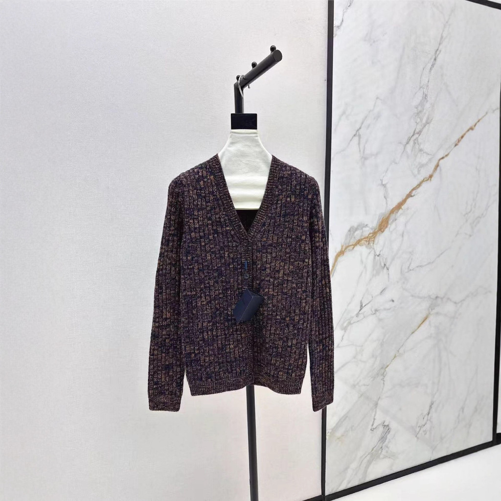 YHNG PD 25Autumn and Winter Women's Clothing Upper Body Slimming High-Grade Flower Yarn V Collar Car