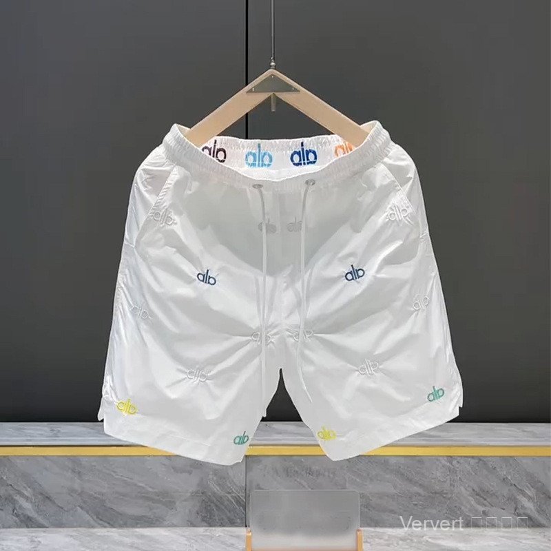กางเกงขาสั้นผู้ชาย สไตล์ street wear ใหม่ ออกแบบแฟชั่นปักตัวอักษร ระบายอากาศและแห้งไว เหมาะสำหรับชายหาด