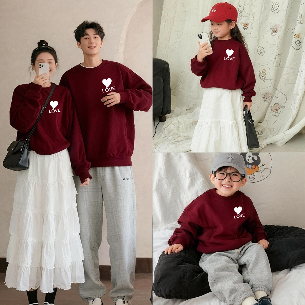 เสื้อสเวตเตอร์คอกลมฤดูใบไม้ร่วงและฤดูหนาวสีแดงยอดนิยมสําหรับครอบครัวสามและสี่ระดับไฮเอนด์ อิน ชุดแม่ลูก