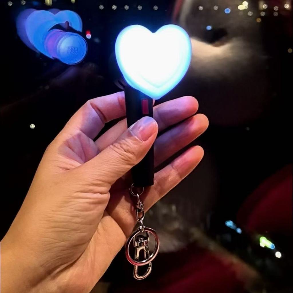 Kpop Idol THE BOYZ Mini Light Stick พวงกุญแจ TBZ คอนเสิร์ตโคมไฟกระเป๋าพวงกุญแจจี้ Jacob Eric