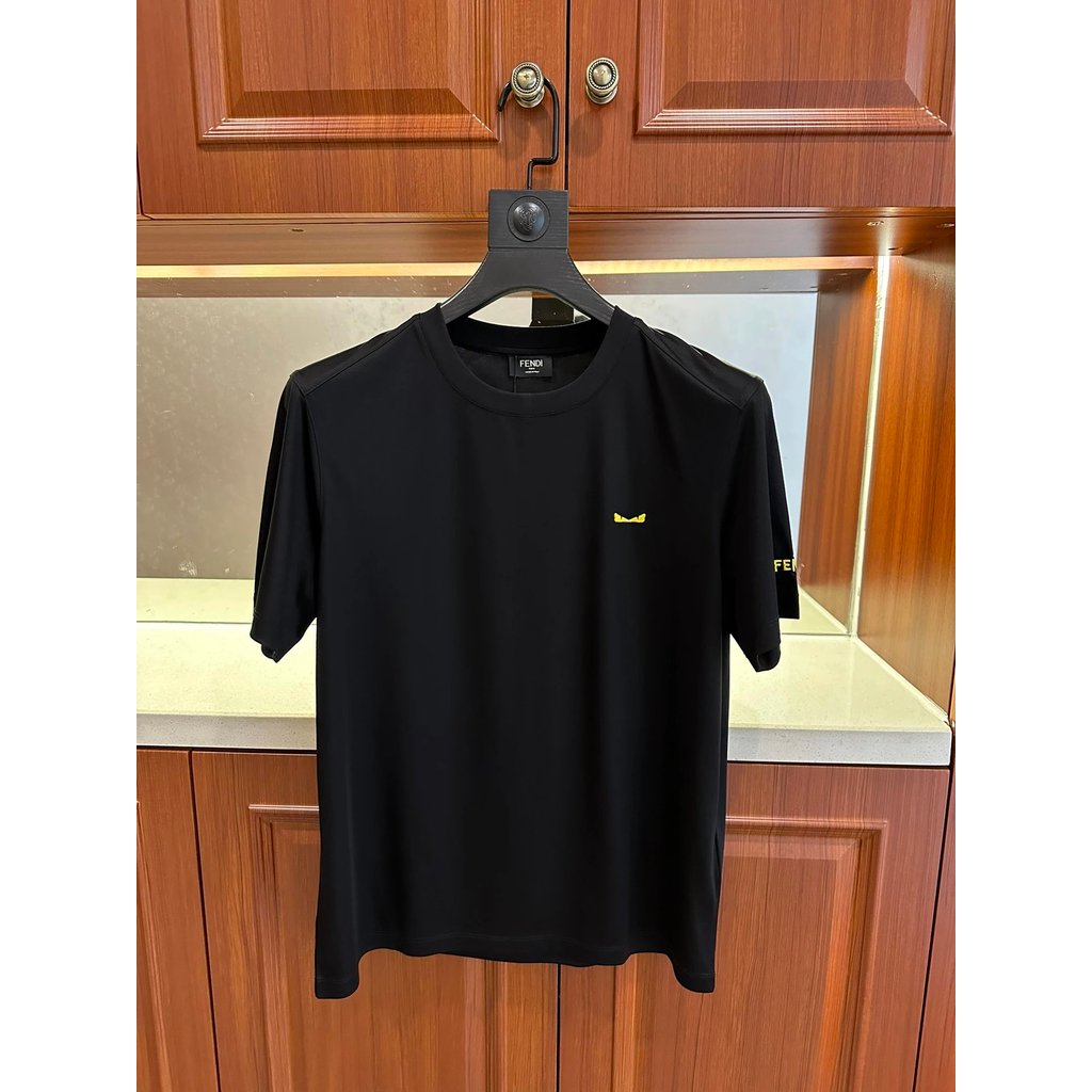 Fendi F Home 2025 เสื้อยืดแขนสั้นคอกลม ออกแบบลาย Little Monster Eye พร้อมผ้าเสริมคู่