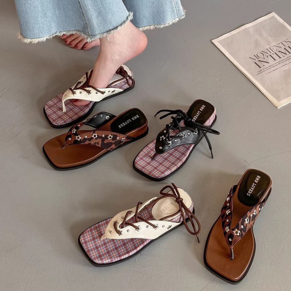 รองเท้าแตะ wedge ส้นเตี้ยสำหรับผู้หญิง หนาและทนทาน เหมาะสำหรับใส่กลางแจ้งในฤดูใบไม้ผลิ