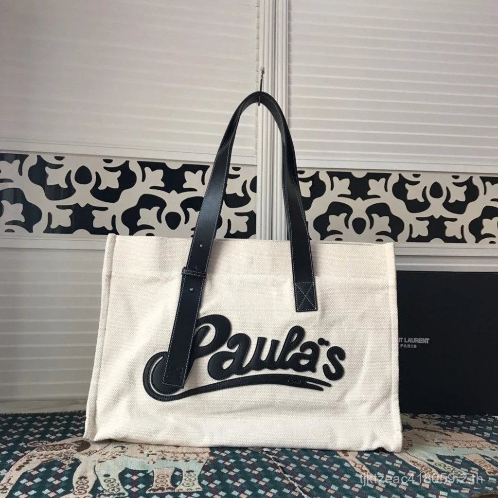 กระเป๋าช้อปปิ้ง PAULA จาก LOEWE