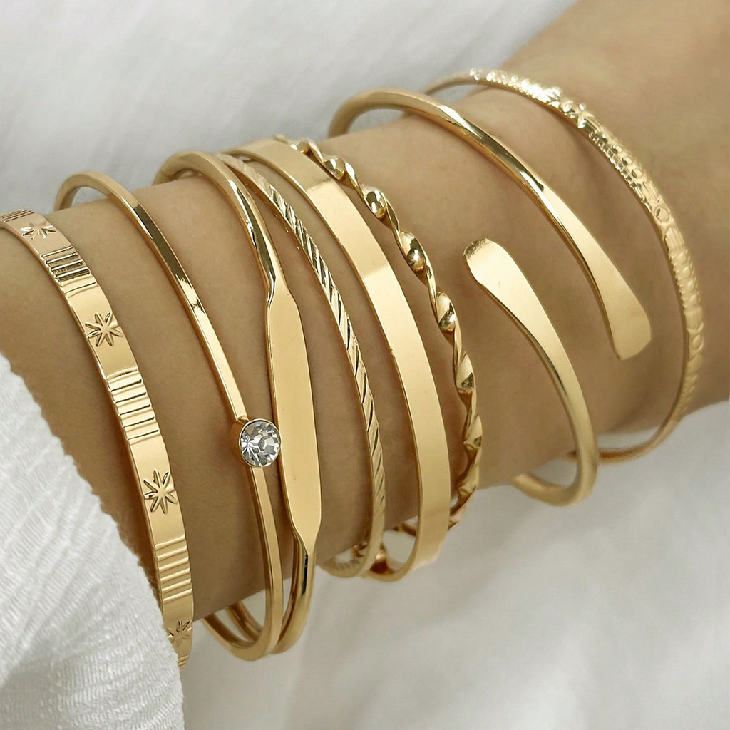 ชุดสร้อยข้อมือหลากสไตล์ 8 ชิ้น อุปกรณ์แฟชั่นพังก์ trend สำหรับผู้หญิงสง่างามและละเอียดอ่อน พร้อมกำไลปรับขนาด ของขวัญคู่