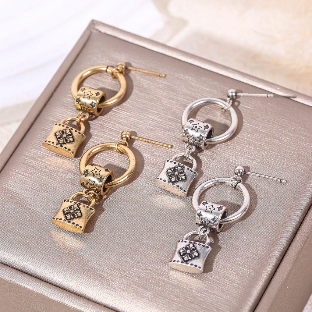 เพชรล็อคกระเป๋าล็อคต่างหูหญิงหรูหราที่สวยงาม High-End Clavicle Chain ต่างหูแฟชั่น dhs13.3.6