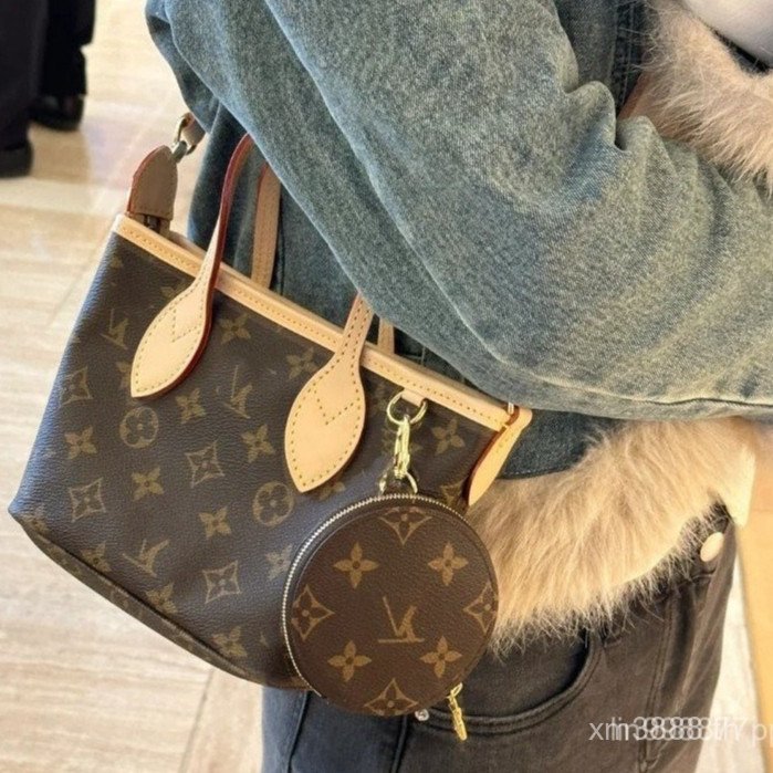 กระเป๋าถือขวาง JM Light ลุคหรูหรา ใช้งานได้หลายโอกาส IB03