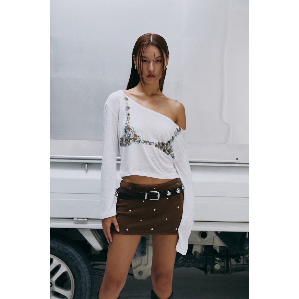 Piccoro - Shell Button Bra Long Sleeve เสื้อแขนยาวปาดไหล่สกรีนบรา