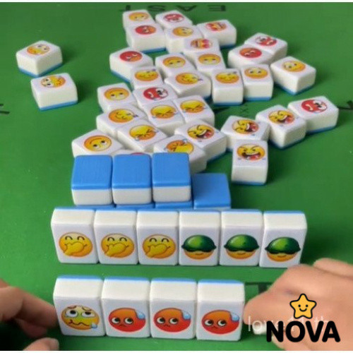 คลังสินค้าพร้อม Sanrio Mountains และ Seas Classics Mahjong Expression เกมกระดานกระดานหมากรุกปฏิสัมพั