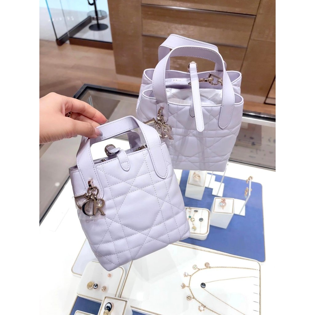 กระเป๋า Dior Life-Saving Clove สีม่วง lilac ใหม่ สไตล์หรูหรา นุ่มนวลและสวยงาม เหมาะสำหรับฤดูใบไม้ผลิ