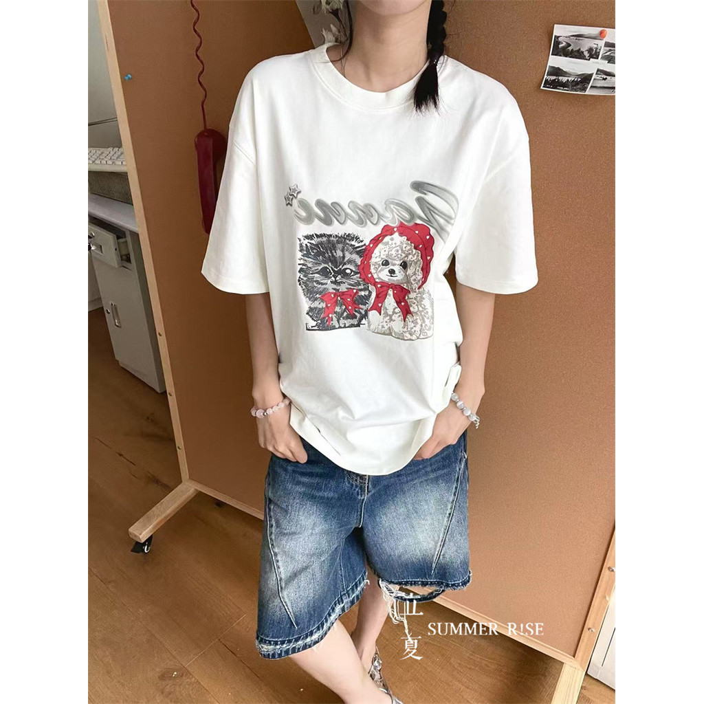 เสื้อยืดพิมพ์ลาย Ganni สำหรับฤดูร้อน หลากหลายแบบ