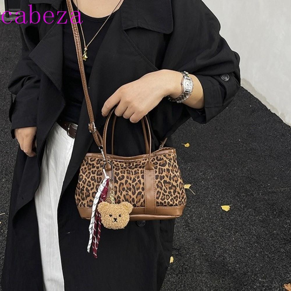 กระเป๋าถือแบบ tote ลายเสือน้ำตาล faux suede สำหรับวัน.daily.use. ออกแบบเรโทร พิมพ์เสือดาว สไตล์ย้อนยุค น้ำหนักเบาท้องใหญ่ เหมาะสำหรับสะพายข้างหรือถือ
