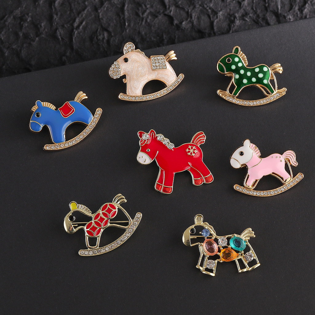 【ปีม้า】เข็มกลัดม้าน้อยนำโชค สำหรับปีใหม่ | ของขวัญเสริมดวงให้ผู้หญิง ใส่เฮงทั้งปี