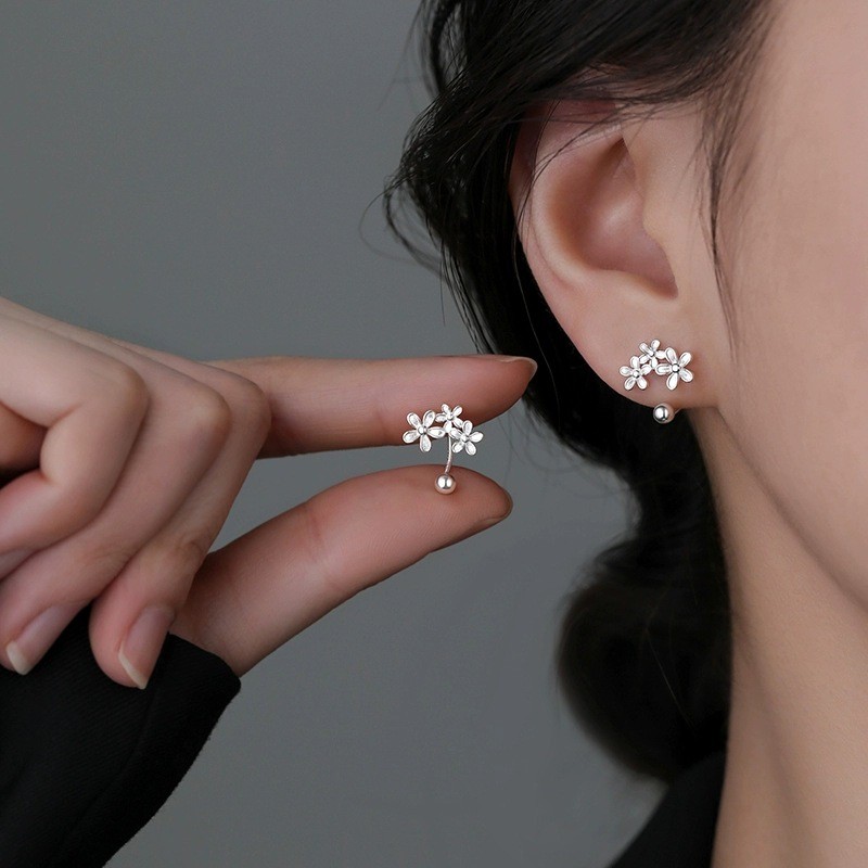 ต่างหูสตั๊ดสไตล์ Simple Alloy แบบสามดอกสำหรับผู้หญิง