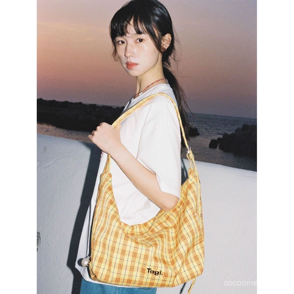 Tagi กระเป๋าถือกันน้ํา Commuter Bag Crescent