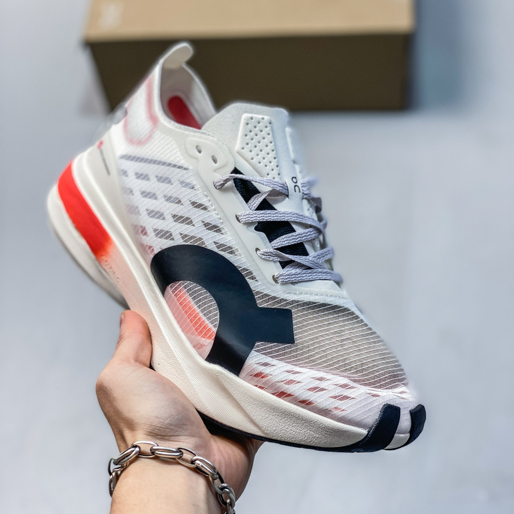 รองเท้าวิ่งมาราธอน Cloud Wings Strike the Road สวมใส่ง่าย PX9B