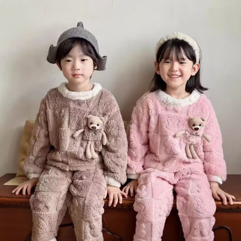 ชุดนอนเด็กฤดูหนาวใหม่ ออกแบบจากขนแกะปะการัง สบายอบอุ่นสำหรับเด็กชายและหญิง