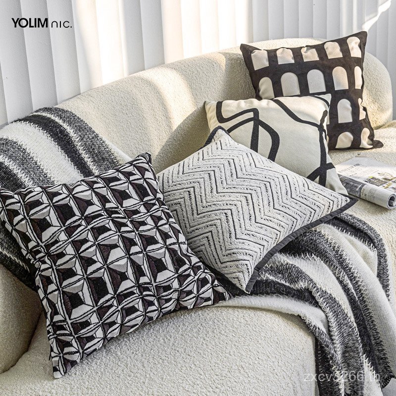 ห้องนั่งเล่น A6L โมเดิร์นหมอนห้องพักโซฟา Fox หมอนเรขาคณิตหรูหราสีดําสีขาวสีเทาเบาะ Designer Z5P3