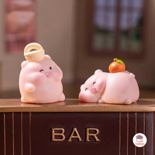 หมูหมวกเหลือง [ เซต 6 ชิ้น ] ตุ๊กตาจิ๋ว โมเดลจิ๋ว แต่งสวน ตุ๊กตาแต่งสวนจิ๋ว ตุ๊กตาจัดสวนถาด
