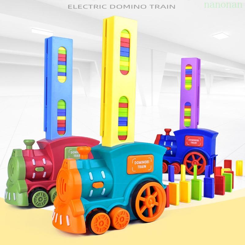 Nan Dominos Train ของเล่นรถยนต์ไฟฟ้าพร้อมไฟเสียงสมจริงของเล่นเด็กพัฒนาการสําหรับบล็อกตัวต่อที่สร้างส