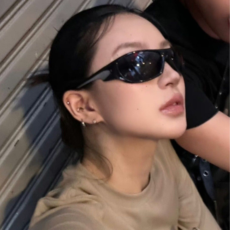 แว่นตากันแดดน่ารักสำหรับผู้หญิง สไตล์ย้อนยุคพังก์ ป้องกันรังสี UV แฟชั่นยอดฮิต
