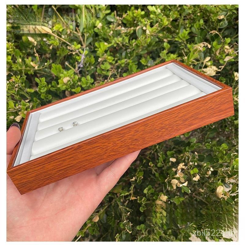 ร้านจิวเวลรี่ลายไม้ 5TTT