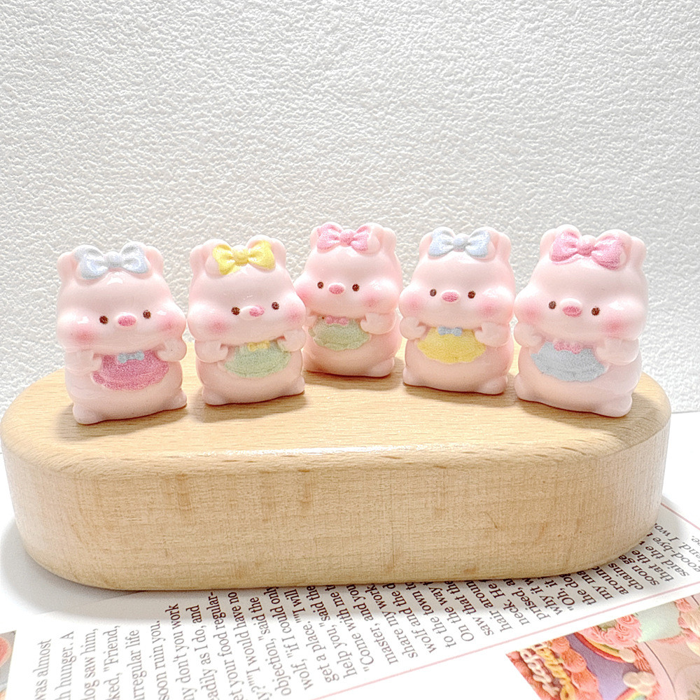 ลูกหมูสีชมพู 10 ชิ้นพร้อมโบว์และน่ารักผ้าพันคอเรซิ่นเสน่ห์สําหรับ ทําเอง(6-257)