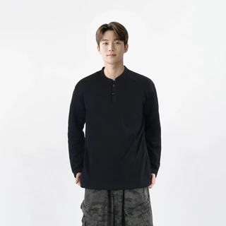 B&R รุ่นใหม่ เสื้อยืดแขนยาว การออกแบบปุ่ม เรียบง่ายและสะดวกสบาย สีทึบ เสื้อคู่
