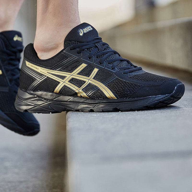 ASICS ASICS รองเท้าผู้ชายกันกระแทกรองเท้าวิ่ง GEL-CONTEND 4 รองเท้าผ้าใบสีดําทอง T8D4Q-013