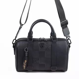 PLAYBOY รุ่น Dante Boston bag กระเป๋าสะพายข้าง รหัส ST-B261PBM343-BK ดีไซน์ทรงหมอน สี Pitch Black