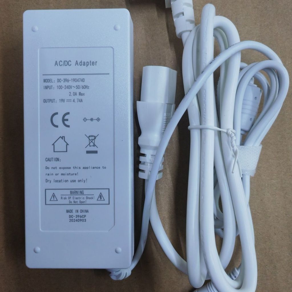 อะแดปเตอร์ไฟฟ้าสีขาวของ Dechang ของแท้ใหม่เอี่ยม คอมพิวเตอร์ LCD แบบออลอินวัน จอภาพ12V/19V 4.74A