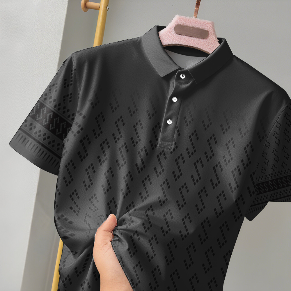{เสื้อโปโลสีดำ สีดำแสดงความอาลัยและความเคารพ} เสื้อโปโลผู้ชาย Sirikit สีดำ ลายไทย ทำจากผ้าไมโครไฟเบอร์ สำหรับทำงานและสวมใส่ง่าย