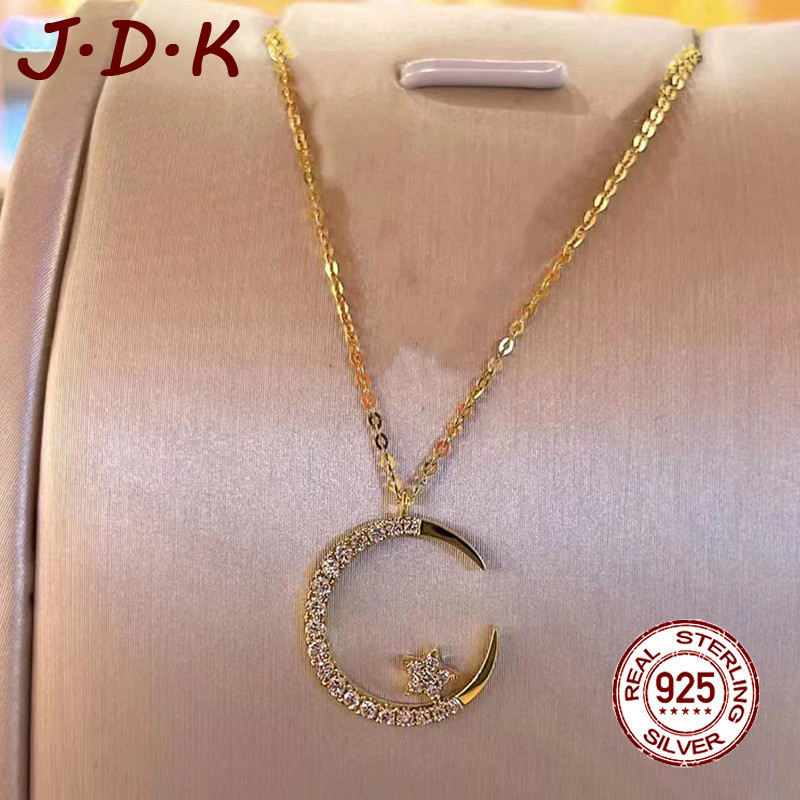 JDK สร้อยคอพระจันทร์ใหม่ ทอง 18K สําหรับผู้หญิงพร้อมเพทาย