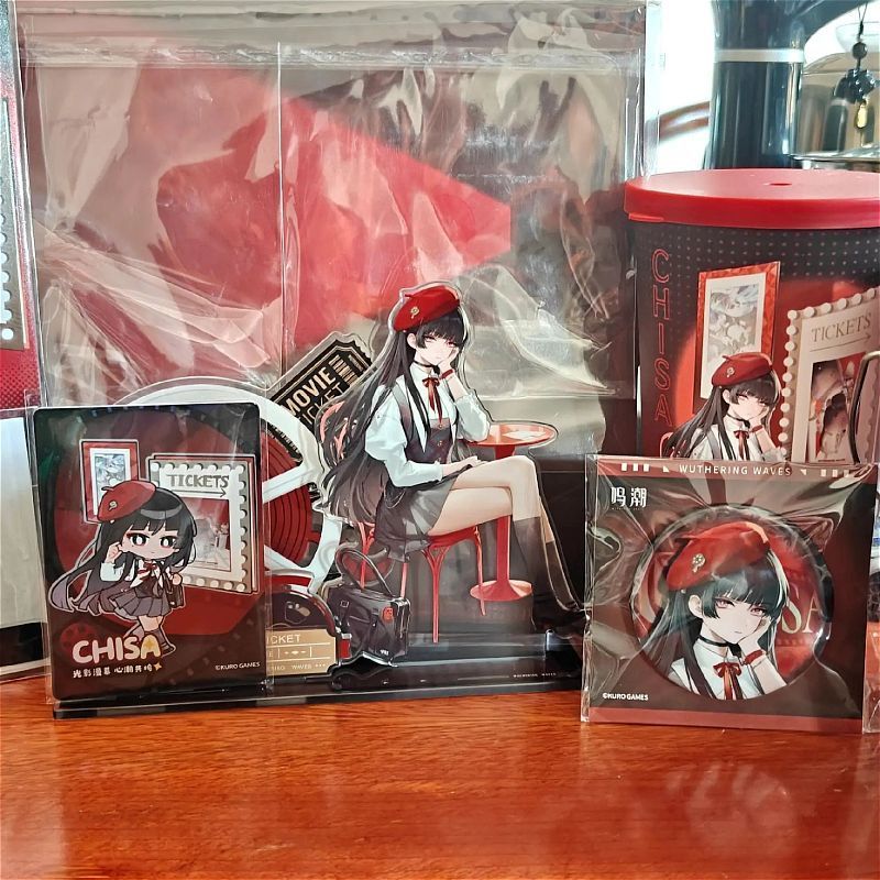 Pre-saleของแท้อย่างเป็นทางการ Wuthering Waves x Wanda Cinema อุปกรณ์ต่อพ่วงร่วมแบรนด์อย่างเป็นทางการ – 58 มม.Chisa/Lynae/Mornye Badges + ขาตั้งอะคริลิค + แผ่นรองเมาส์ + ที่ใส่การ์ด GK34